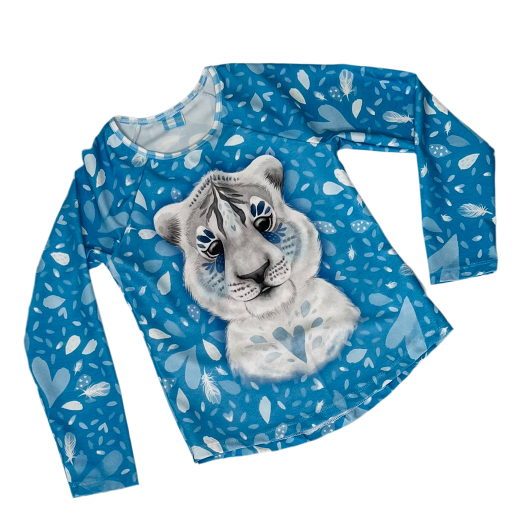 Size 6 long sleeve slim fit rashie